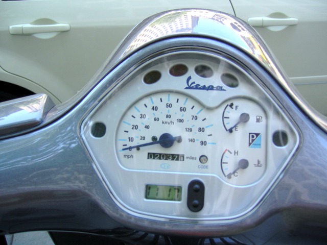 The cockpit of the Vespa Granturismo 200.