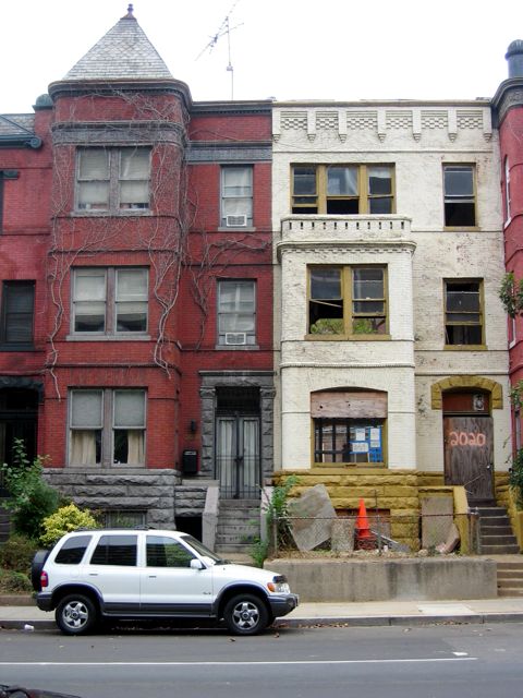 Two rowhouses that seemed picture-worthy at the time.