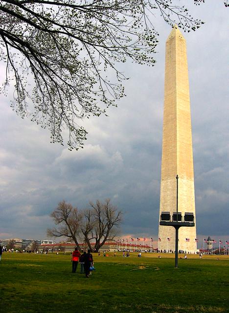 The Washington Monument before a darkening spring sky.